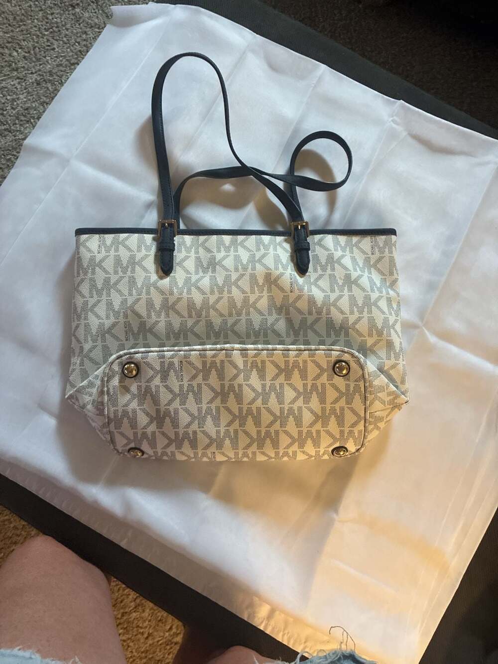 Michael Kors Jet Set Signature White and Navy Blue Tote Bag - Picture 5 of 8